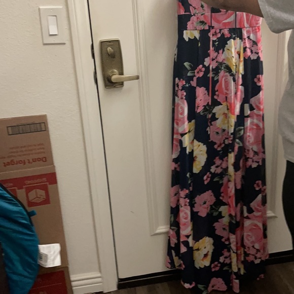 Dress - Picture 5 of 7